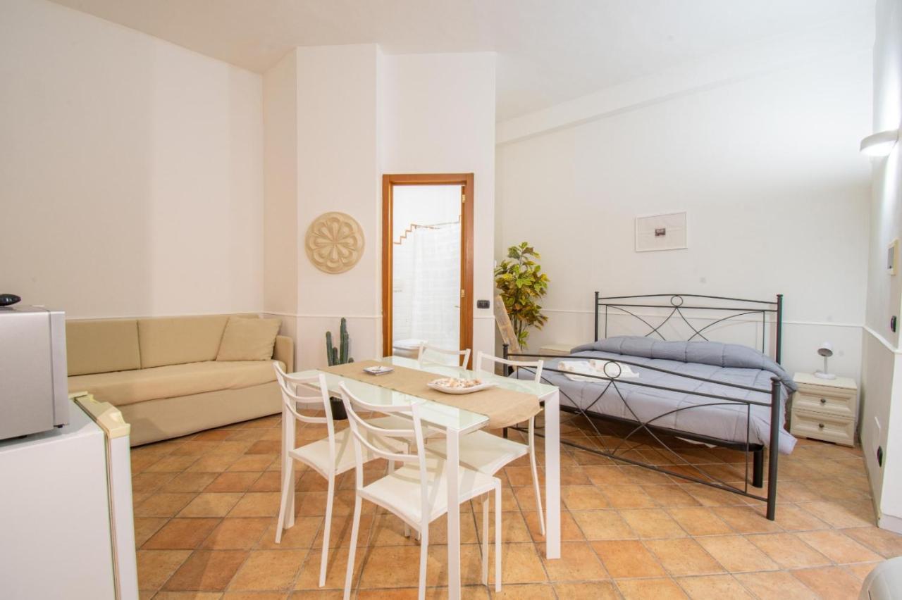 Andrea'S Hotel Lecce Bagian luar foto