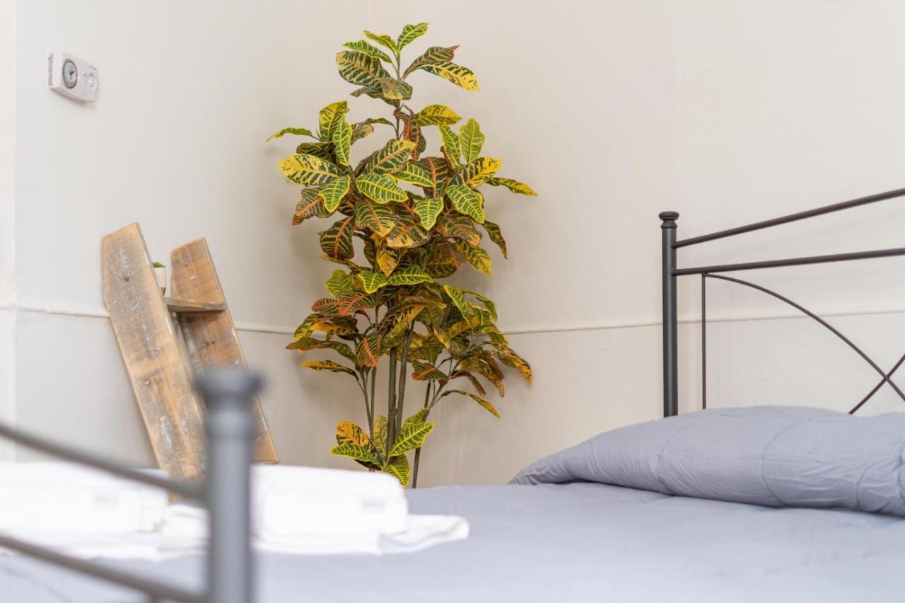 Andrea'S Hotel Lecce Bagian luar foto
